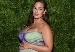 Ashley Graham'den doğum öncesi çıplak poz
