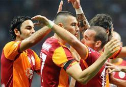 Sneijder, jübilesine Selçuk İnan ve Burak Yılmaz'ı çağırdı
