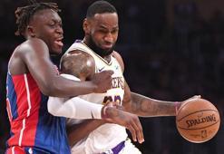 Lakers, LeBron James'in "triple-double" yaptığı maçta Pistons'ı yendi