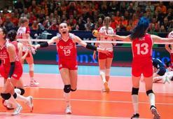 AXA Sigorta, A Milli Kadın Voleybol Takımı'na 200 bin lira prim verdi