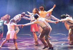 "İzmir’in Kızları" ayakta alkışlandı