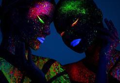 Neon renklerin makyaj dünyasına girişini kutluyoruz