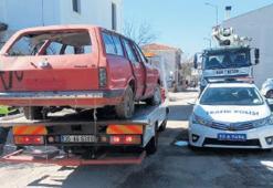 Hurda araçlar ve tabelalar toplandı