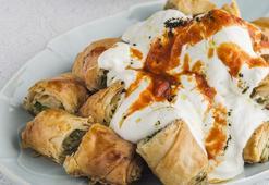 Sarımsaklı yoğurtlu ıspanaklı börek tarifi