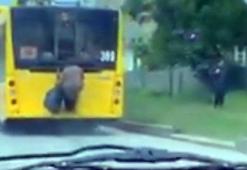 Yaşlı kadından toplu taşıma sınırlamasına ilginç çözüm