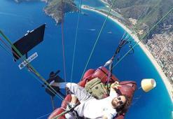 Fethiye'de gökyüzünde televizyon izledi