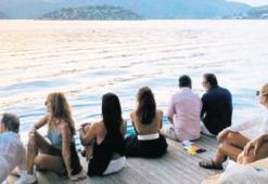 Bu dostlar nereye bakıyor?