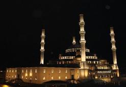 Kunut Duaları Oku: Kunut 1 ve 2 Duası Okunuşu, Arapça Yazılışı, Türkçe Anlamı ve Meali