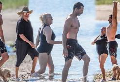 Hugh Jackman ile Deborra Lee Furness tatilde