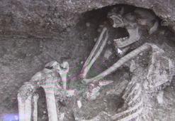 Apartman bahçesindeki kazıda 8 bin 500 yıllık insan iskeleti bulundu