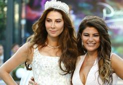 Şenay Akay gelinlik defilesiyle podyuma döndü