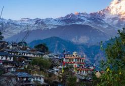 Nepal Hakkında Bilgiler; Nepal Bayrağı Anlamı, 2026 Nüfusu, Başkenti, Para Birimi Ve Saat Farkı