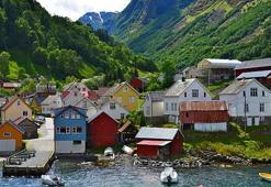 Norveç Hakkında Bilgiler; Norveç Bayrağı Anlamı, 2025 Nüfusu, Başkenti, Para Birimi Ve Saat Farkı