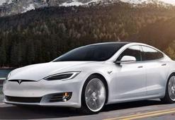 Tesla'nın otomatik pilotu hız sınırını aştı