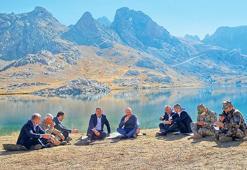 Soylu’nun Sat Gölü kıyısında kahve keyfi