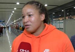 Altın madalya alan Kayra Sayit yurda döndü