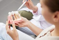 Çene kemiği erimesine alternatif yöntem: Elmacık kemiği (zigoma) implantı