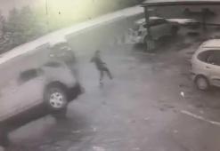 Kontrolden çıkan aracın altında kalmaktan son anda kurtuldu