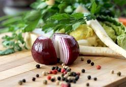 Kırmızı Soğanın Faydaları Nelerdir? Mor Soğan Suyu Nasıl Kullanılır, Neye İyi Gelir?