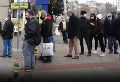 Bursa'da Milli Piyango bayileri önünde 100 milyonluk ikramiye kuyruğu