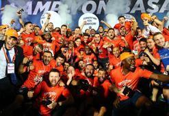 Salgının gölgesinde Süper Lig şampiyonu Başakşehir!