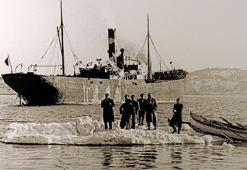 İstanbul Boğazı dondu, kartopu oynamak yasaklandı