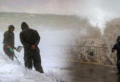 Antalya'da dev dalgaların arasında tehlikeli arayış!