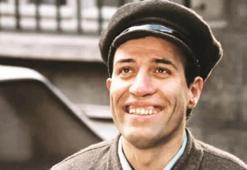 Kemal Sunal ölüm tarihi ne zaman, kaç yaşında, neden öldü, mezarı nerede? Kemal Sunal kaç filmde oynadı, nereli, eşi kim, kaç çocuğu var?