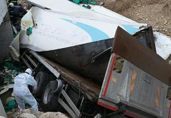 Antalya'da feci kaza! Kamyon şoförü can verdi