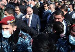 Son dakika... Ermenistan ordusu Paşinyan'ın istifasını istedi