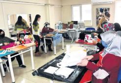El sanatları kursuna katılanlar üretiyor