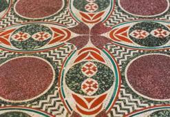 Sehpa olarak kullanılırken bulunan Roma mozaikleri, İtalya'da müzeye döndü