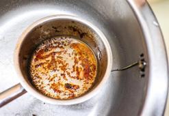 Mutfaktaki Yağ Lekeleri Nasıl Çıkar?