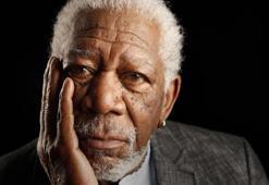 Morgan Freeman Size Geliyor!