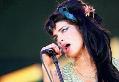 Winehouse ve Grande ‘plakçılar günü’nde
