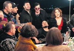 Sanatçı arkadaşlarıyla klip