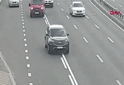 Şaşkına çeviren kaza! Otomobil bir anda şaha kalkıp devrildi