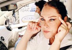 Hülya Avşar: Sinovac yaptırdım, çekik oldum!