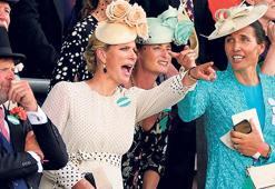 Ascot’ta atlar koşuyor şapkacılar kazanıyor