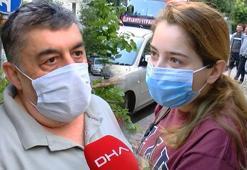 Kadıköy'de dut ağacı park halindeki otomobilin üstüne devrildi