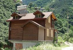 'Tosuncuk' dere yatağına kaçak villa yaptırmış