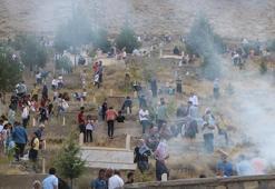 Hakkari’de bayramın ilk günü mezarlıklar kalabalık
