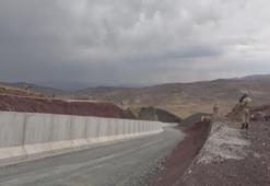 Van'da sınırda asker ve özel harekat timleri, kent merkezinde polis göçmen kaçakçılığıyla mücadele ediyor