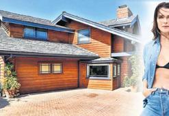 Los Angeles’taki evini kapatıyor