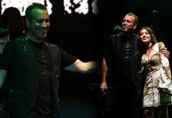 Haluk Levent hem dans etti hem şarkı söyledi