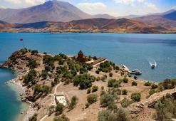 Tarihi Akdamar Kilisesi ayin için hazır