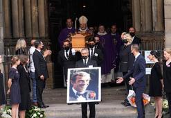 Fransa ünlü aktöre ulusal törenle veda etti