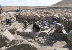 Uşaklı Höyük'te 3 bin 500 yıllık mozaik bulundu