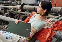 Asus&#x27;tan yeni rengiyle Vivobook S14 kullanıcılarla buluştu