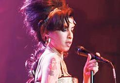 Amy Winehouse’un gardırobu satılıyor
